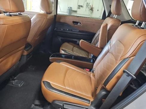 Used 2023 Nissan Pathfinder Platinum AWD/4WD image 7