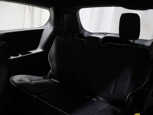New 2026 Chrysler Pacifica Limited image 11
