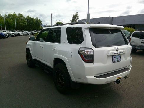 Used 2019 Toyota 4Runner SR5 AWD/4WD image 3