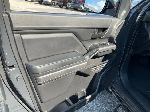 Used 2024 Toyota Tacoma SR5 AWD/4WD image 7