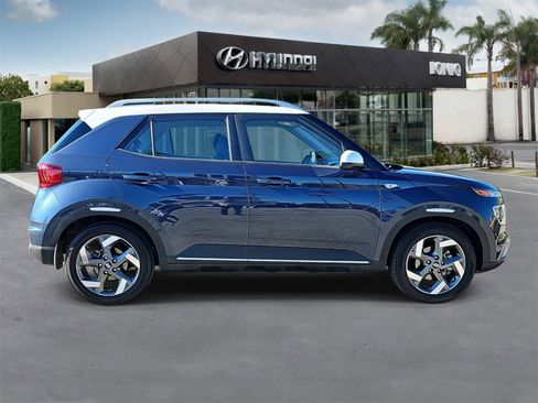 Used 2023 Hyundai Venue Limited image 2