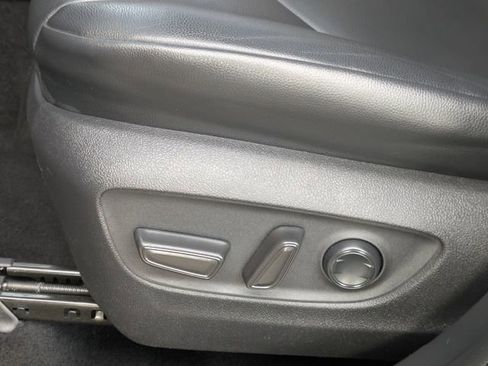 Used 2022 Toyota Highlander XLE image 25