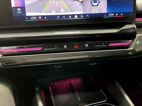 Used 2024 BMW 530i xDrive w/ Premium Package image 31