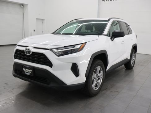 Used 2025 Toyota RAV4 LE AWD/4WD image 7