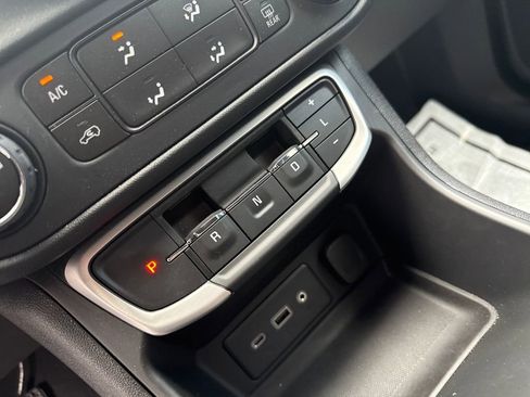 Used 2023 GMC Terrain SLE image 27