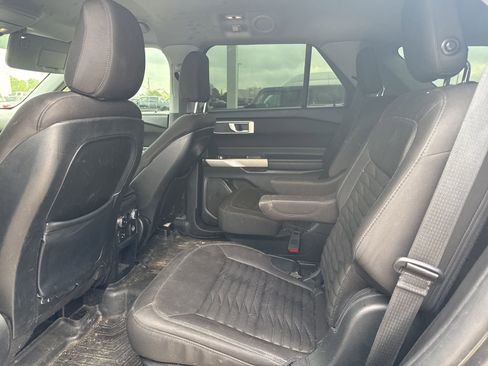 Used 2020 Ford Explorer XLT image 10