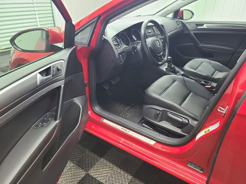 Used 2018 Volkswagen Golf SE FWD image 21