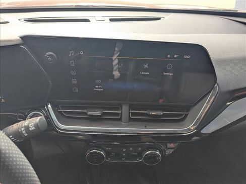 Certified 2024 Chevrolet Trax RS w/ Sunroof Package image 11