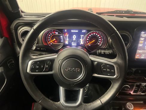 Used 2019 Jeep Wrangler Unlimited Sahara w/ Uconnect 4C Nav & Sound Group AWD/4WD image 18