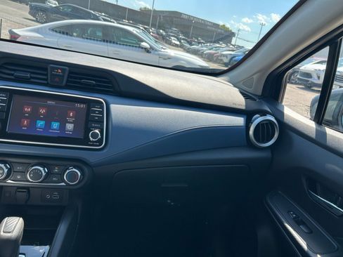 Used 2025 Nissan Versa SV FWD image 30