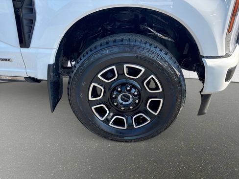 Used 2026 Ford F250 Platinum AWD/4WD image 11