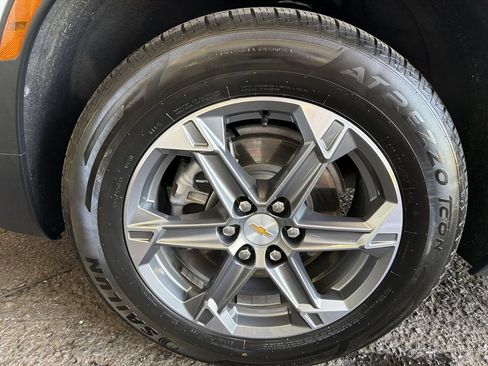 Certified 2025 Chevrolet Blazer LT FWD image 32
