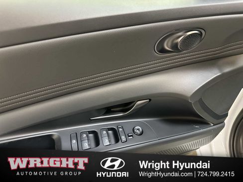 New 2025 Hyundai Elantra SEL image 11