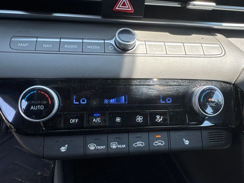 Used 2023 Hyundai Elantra SEL w/ Convenience Package FWD image 20