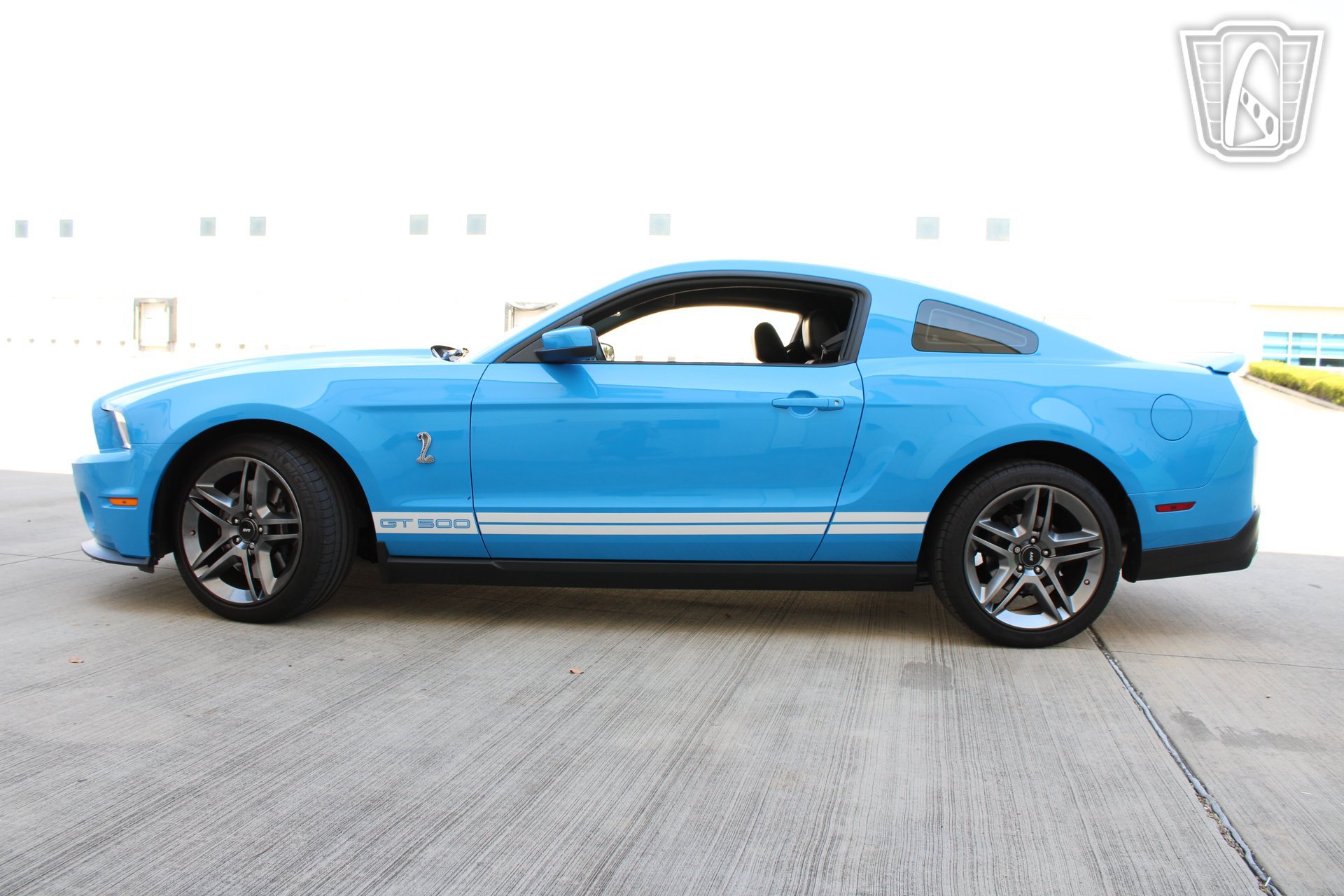 Used 2010 Ford Mustang Shelby GT500 RWD image 2