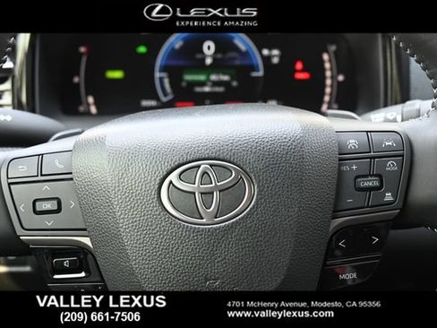 Used 2025 Toyota Camry SE w/ Convenience Package FWD image 9