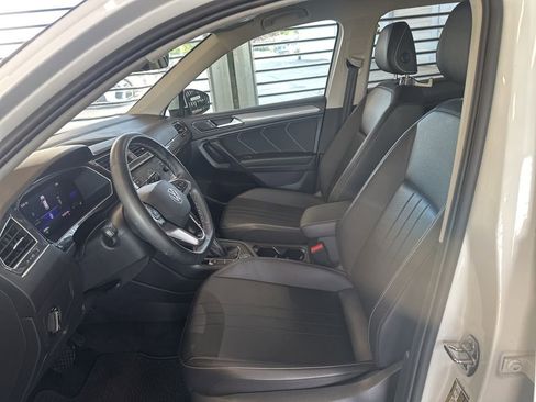 Used 2022 Volkswagen Tiguan SE image 9