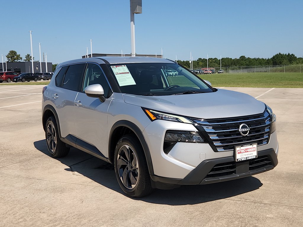 Used 2025 Nissan Rogue SV FWD image 3