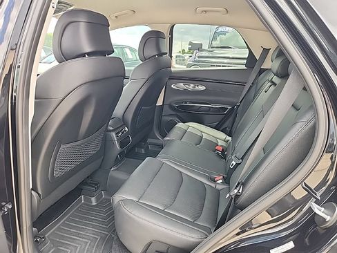 Used 2022 Genesis GV70 2.5T AWD/4WD image 3