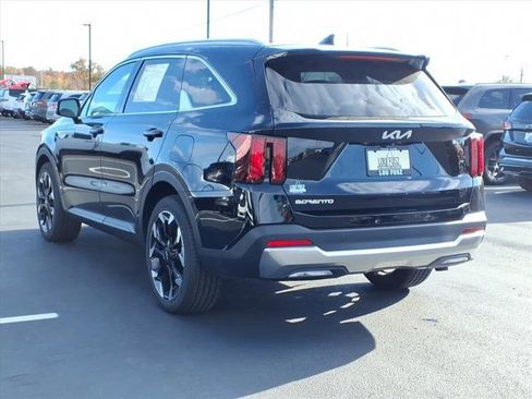 Used 2025 Kia Sorento EX w/ Panoramic Sunroof Package image 5
