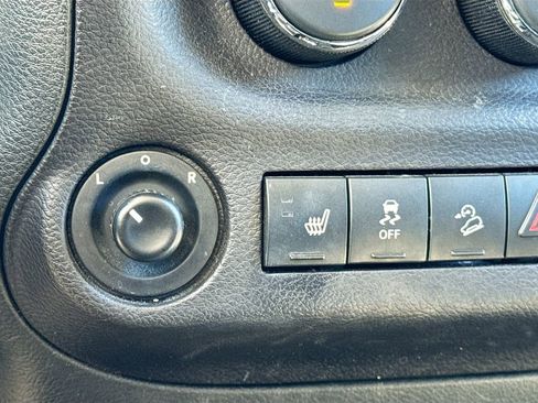 Used 2017 Jeep Wrangler Unlimited Sahara w/ Connectivity Group image 13