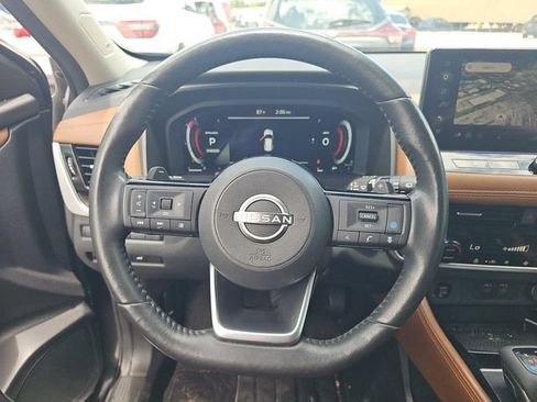 Used 2024 Nissan Rogue Platinum FWD image 5