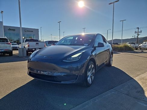 Used 2021 Tesla Model Y Long Range image 4