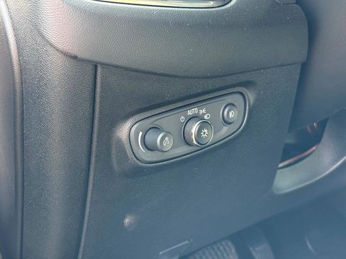 Used 2020 Chevrolet Equinox LT w/ Driver Convenience Package FWD image 17