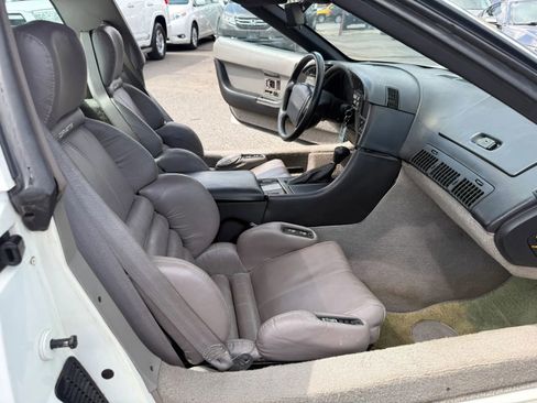 Used 1990 Chevrolet Corvette Coupe RWD image 16