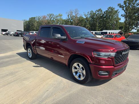 Used 2025 RAM 1500 Big Horn AWD/4WD image 3