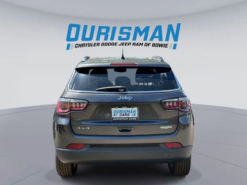 Used 2019 Jeep Compass Latitude AWD/4WD image 3