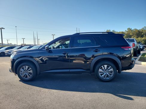 Used 2025 Nissan Pathfinder SV w/ SV Premium Package image 7