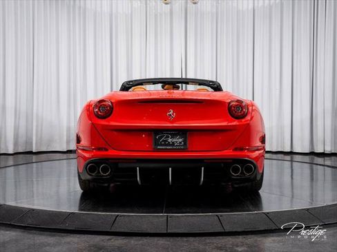 Used 2016 Ferrari California T RWD image 16