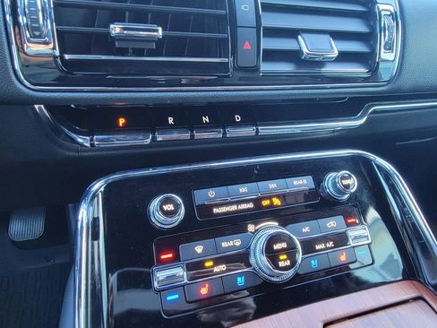 Used 2022 Lincoln Navigator Reserve image 19