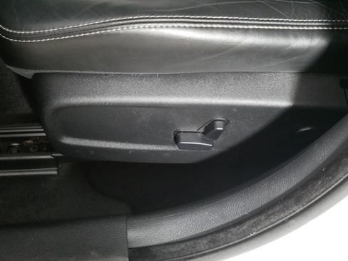 Used 2018 Chrysler 300 S AWD/4WD image 20