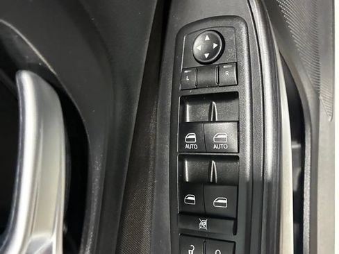 Used 2015 Jeep Cherokee Latitude FWD image 14