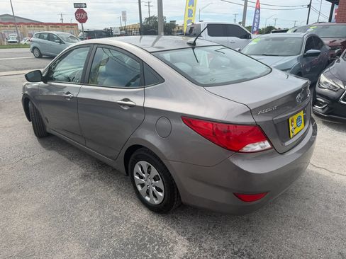 Used 2017 Hyundai Accent SE FWD image 6