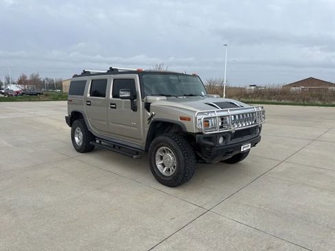 Used 2004 HUMMER H2 w/ Preferred Equipment Group AWD/4WD image 2