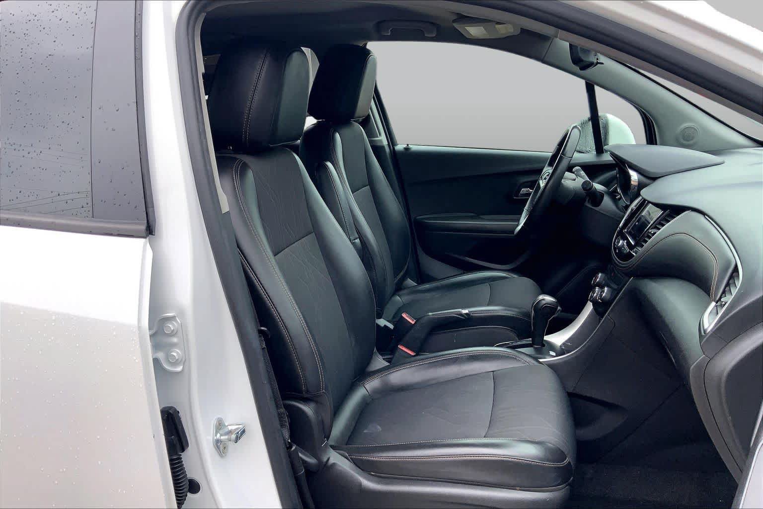Used 2021 Chevrolet Trax LT w/ Sport Edition FWD image 8