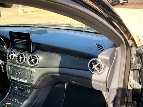 Used 2019 Mercedes-Benz GLA 250 image 17