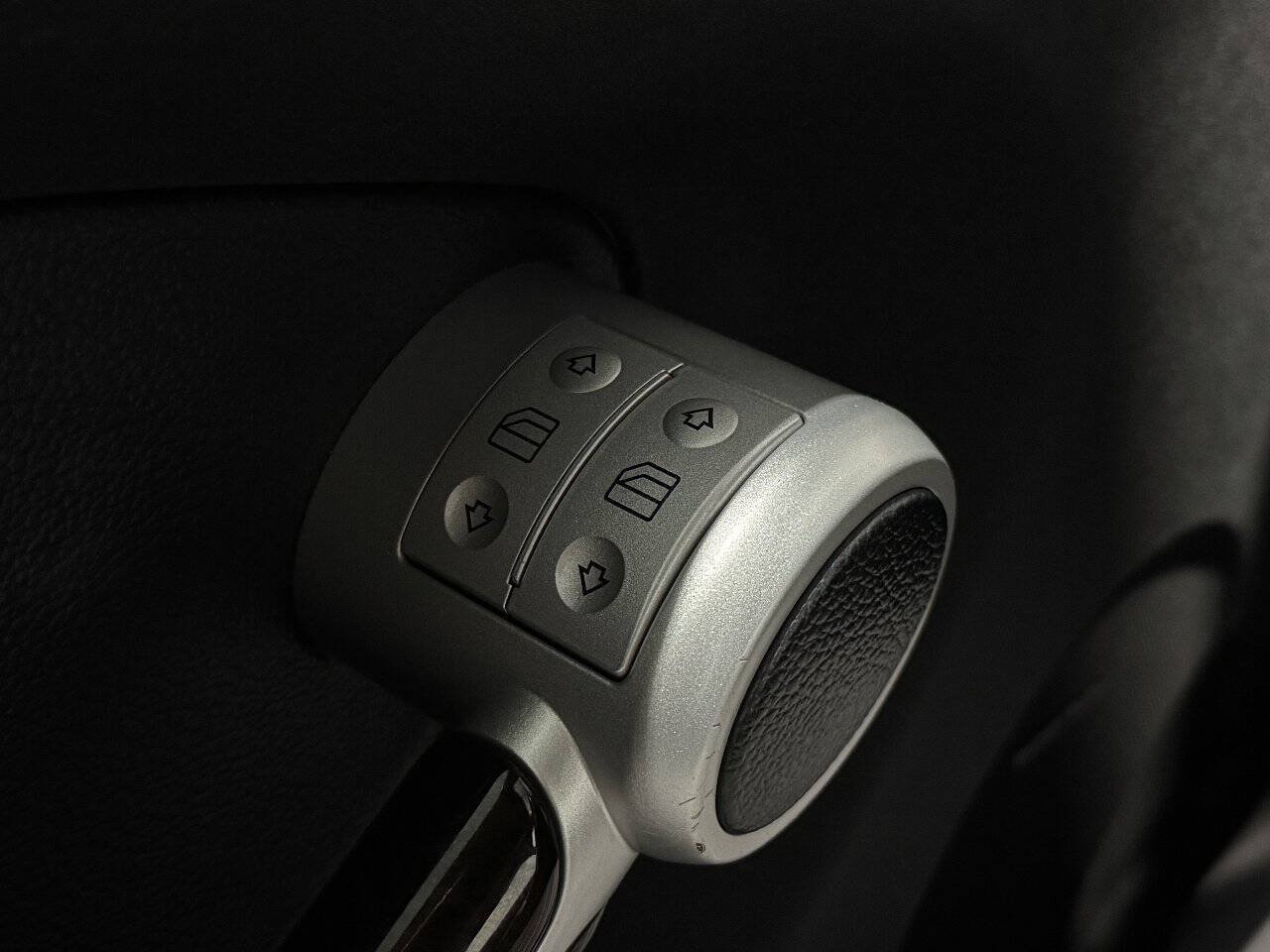 Used 2005 Mercedes-Benz SLK 350 image 22