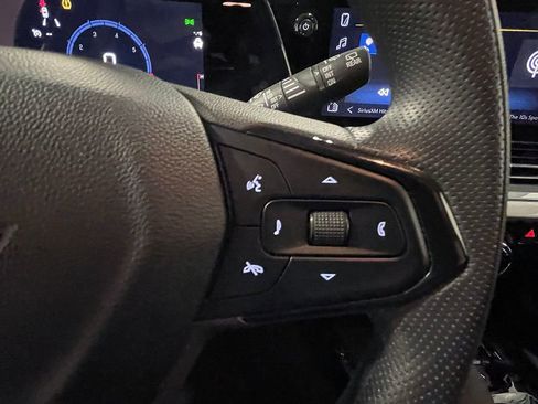 Used 2024 Chevrolet Trax LT FWD image 34