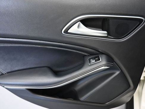 Used 2018 Mercedes-Benz GLA 250 4MATIC image 31