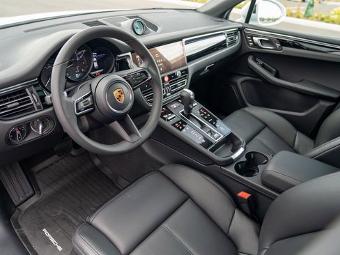 New 2026 Porsche Macan image 4
