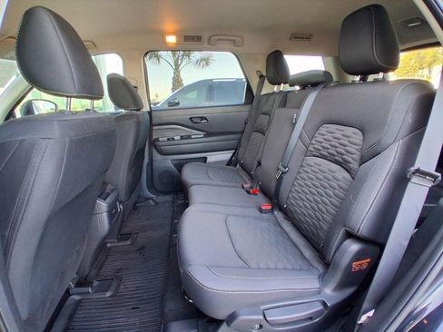 Used 2024 Nissan Pathfinder S image 16