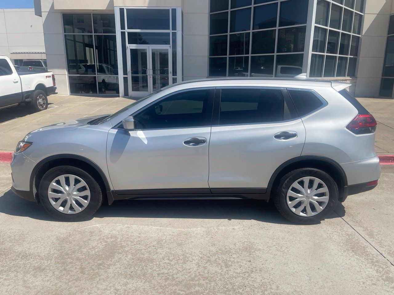Used 2018 Nissan Rogue S FWD image 9