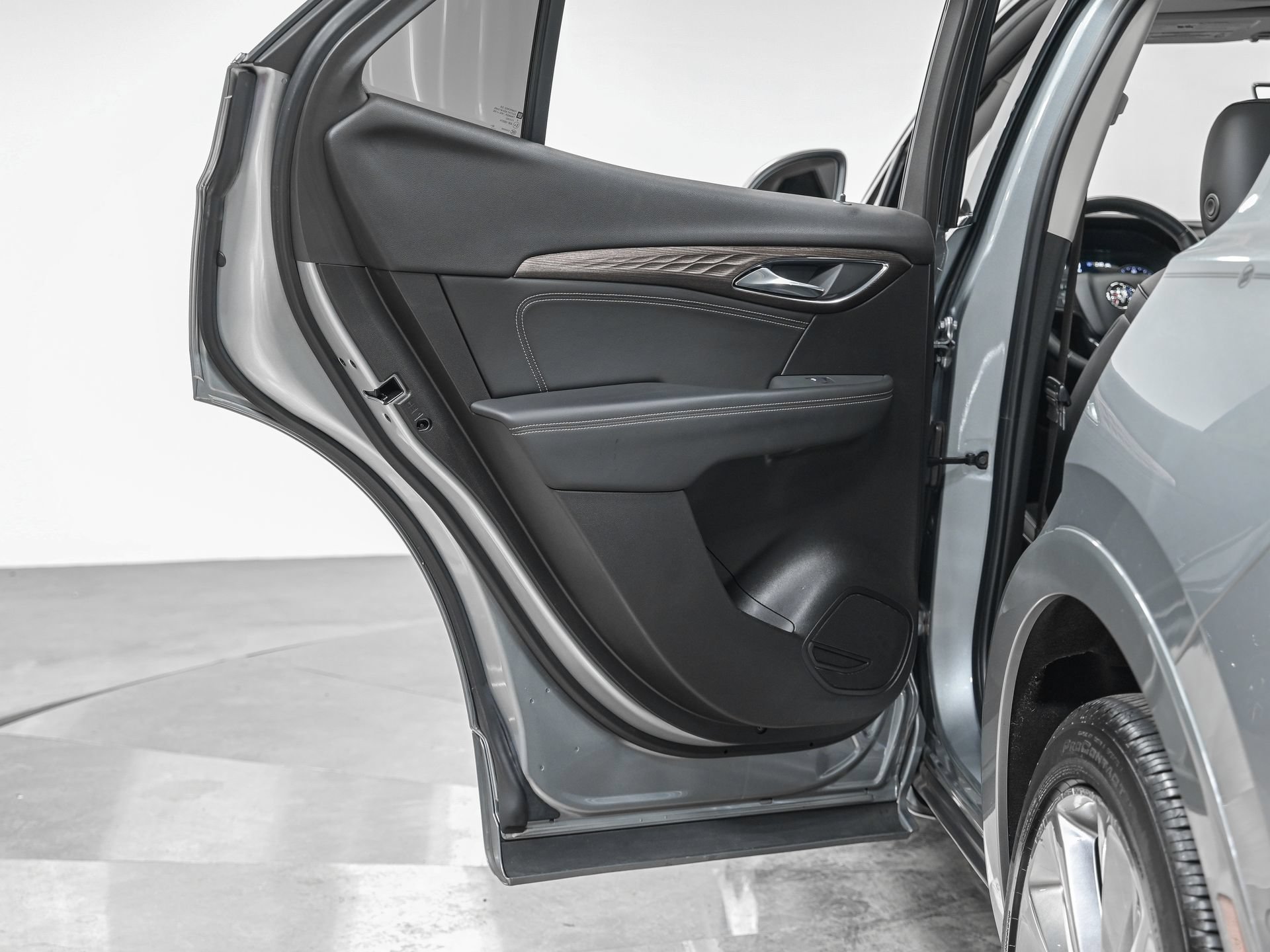Used 2023 Buick Envision Avenir AWD/4WD image 27