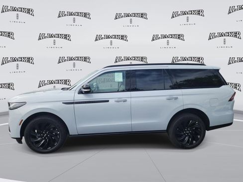 New 2026 Lincoln Navigator Reserve AWD/4WD image 2
