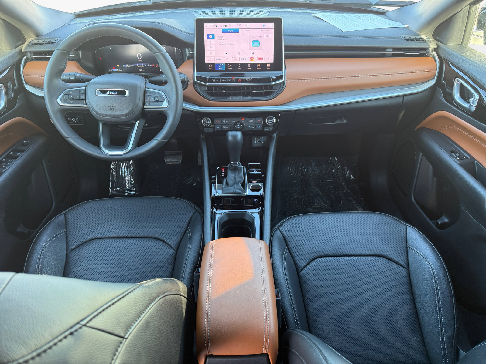 Used 2025 Jeep Compass Limited w/ Elite Group AWD/4WD image 3