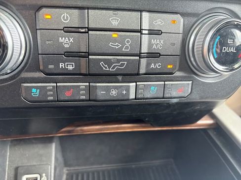 Used 2018 Ford F150 Lariat w/ Equipment Group 502A Luxury AWD/4WD image 31